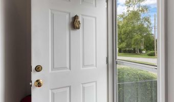36 Willow Ave, Middletown, RI 02842