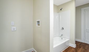 4 Main St, Ashburnham, MA 01430