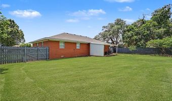 345 Lakeside Dr, Altus, OK 73521