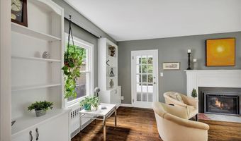 28 Loudon Pkwy, Albany, NY 12211