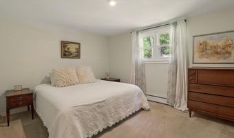 62 Palomino Ln, Bedford, NH 03110
