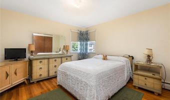 2 N Spruce St, East Providence, RI 02914