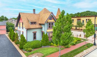 302 S Main St, Algonquin, IL 60102