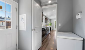 308 E HUMBOLDT St, Bingen, WA 98605