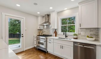 3801 LORCOM Ln N, Arlington, VA 22207