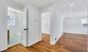 33 Silverpine Dr, Amityville, NY 11701