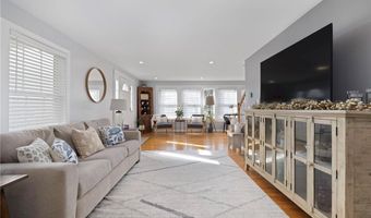 14 Hulls Ct, Jamestown, RI 02835