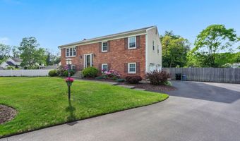 19 Midway Dr, Albany, NY 12205