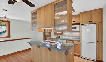 19 Gresham St, Ashland, OR 97520