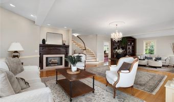 75 N Cliff Dr, Narragansett, RI 02882