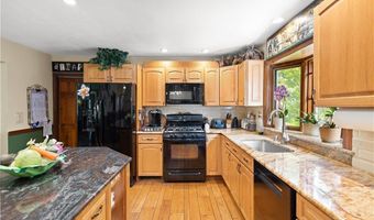 10 Bartlett Rd, Middletown, RI 02842