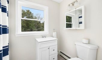21 Ashbrook Rd, Narragansett, RI 02882