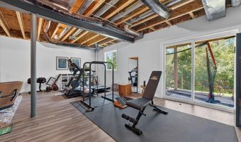 3062 N Spurway Dr, Ann Arbor, MI 48105