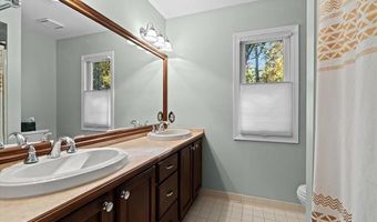 351 Heritage Dr, Addison, MI 48381