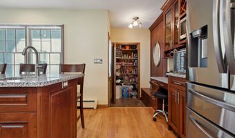 10 Colonial Dr, Clinton, CT 06413