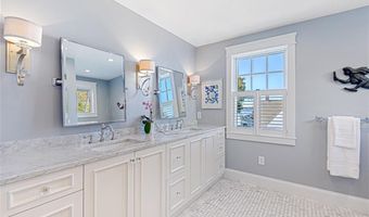 19 Summer St, Bristol, RI 02809