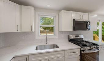 28 Wesleyan Ave, Warwick, RI 02886