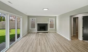 731 Roaring Brook Ln, Algonquin, IL 60102