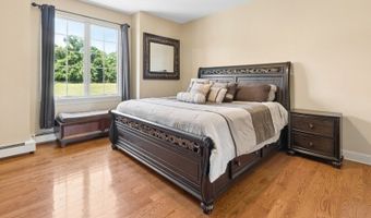 3 Buckingham Rd, Bayonne, NJ 07035