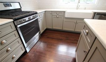 10 Moorland Dr 10, Danbury, CT 06810