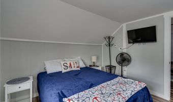 16 Bethune St, Alexandria Bay, NY 13607