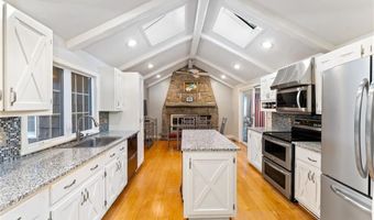 12 Georgiana Dr, Cumberland, RI 02864
