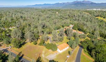 17832 Windsor Ln, Anderson, CA 96007