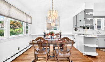 78 Arrowhead Rd, Brookfield, CT 06804