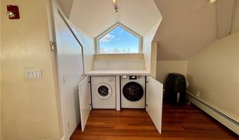 22 Mount Vernon St C, Newport, RI 02840