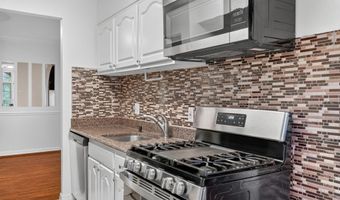 3330 WOODBURN VILLAGE Dr 33, Annandale, VA 22003