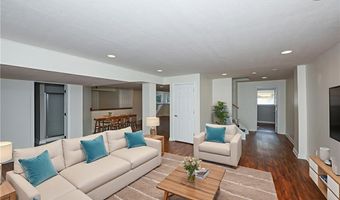 990 Whisperwood Ln, Aurora, OH 44202