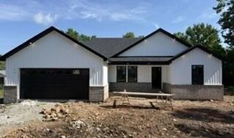 137 W Hawthorne St, Aurora, MO 65605
