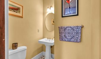 497 Maple Ave, Cheshire, CT 06410