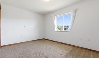 1006 NE 28th Ave, Aberdeen, SD 57401
