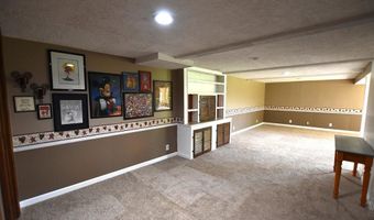 5800 Crossmont Dr, Affton, MO 63123