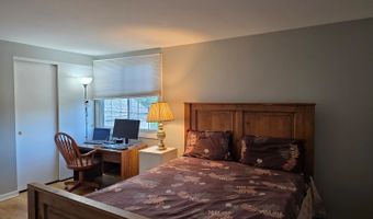 1719 W Lexington Dr, Arlington Heights, IL 60004