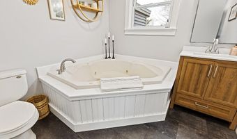 816 Riverside Dr, Augusta, ME 04330