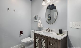 63 Beverly Rd W, Asheville, NC 28806