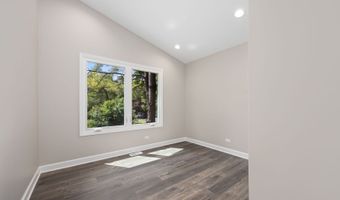 9704 Captains Dr, Algonquin, IL 60102