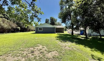 379540 N Shore Dr, Aberdeen, SD 57401