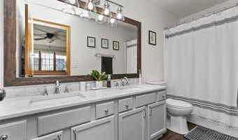 1422 Alderwood Dr, Altoona, IA 50009