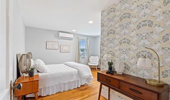 34 Burnett St, Johnston, RI 02919