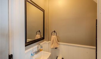 1640 Cranston St, Cranston, RI 02920
