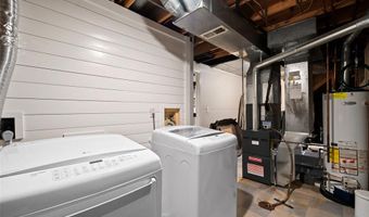 170 Cascade Terrace Dr, Ballwin, MO 63021