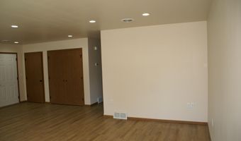 915 S 9th St, Aberdeen, SD 57401