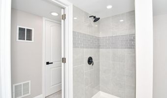 2644 E HOFFMAN St, Baltimore, MD 21213