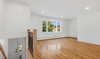 25 Stoneham St, Cranston, RI 02920