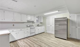 8 Sojo Rd Legal In-Law, Brookfield, CT 06804