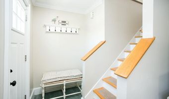 45 Holland St, Newport, RI 02840