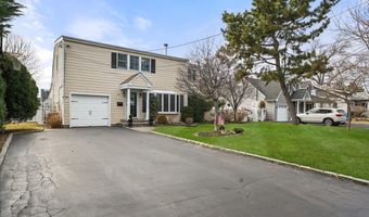 153 S Bayview Ave, Amityville, NY 11701